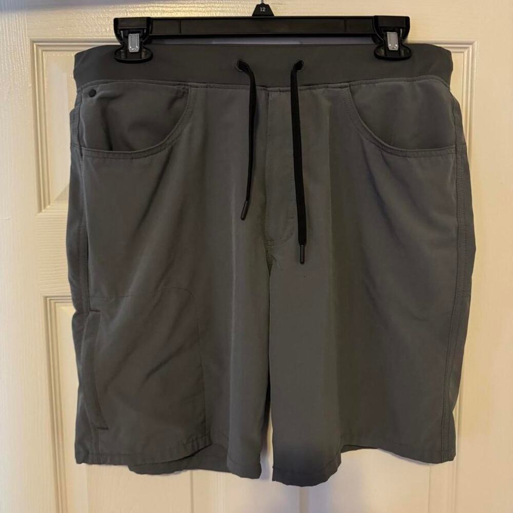 Wrangler gray/green all terrain gear shorts w/ drawstring waist 6 total pockets
